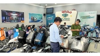 Phát hiện cửa hàng kinh doanh xe điện có dấu hiệu buôn hàng giả