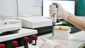 Gần 900 trẻ bị biến chứng nguy hiểm do giun sán chó mèo