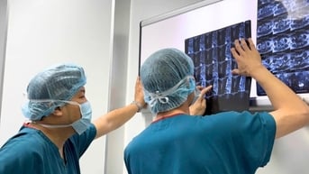 Vinmec Phú Quốc điều trị hẹp ống sống cho bệnh nhân cao tuổi bằng kỹ thuật nội soi hiện đại