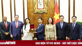 Nữ phi hành gia gốc Việt bàn giao các hạt sen giống đưa từ vũ trụ về