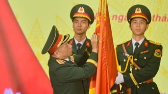 Nhà xuất bản Quân đội nhân dân nhận Huân chương Bảo vệ Tổ quốc hạng ba