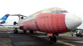 ការបញ្ជូនយន្តហោះ Boeing ដែលត្រូវបានបោះបង់ចោលនៅអាកាសយានដ្ឋាន Noi Bai ដល់បណ្ឌិត្យសភាអាកាសចរណ៍ជាជំនួយការបង្រៀន