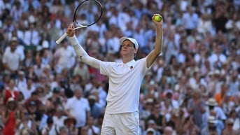 Jannik Sinner 'tiễn' Djokovic về nước, lần đầu vào chung kết Wimbledon