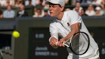 Đánh bại Djokovic, Sinner vào chung kết Wimbledon