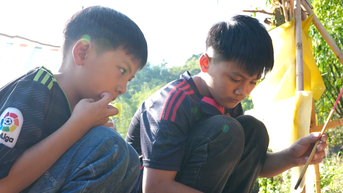 Cậu bé mồ côi gọi vào số điện thoại của người cha đã mất: Nỗi nhớ khiến nhiều người nghẹn ngào tại Mái ấm gia đình Việt