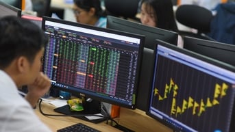 Chứng khoán tăng vùn vụt sau khi đột ngột lao dốc, 'cá mập' lãi đậm cỡ nào?