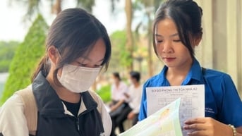 Thí sinh thi lại đại học vì giám thị quên... phát giấy nháp