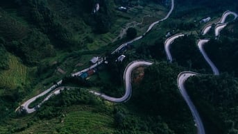 Du Lịch Hà Giang 3 ngày 2 đêm: Chinh phục Cột mốc số 0, lạc vào Vương quốc H'Mông và tỉnh giấc giữa ngàn mây