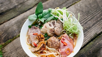 Vinh danh bún bò Huế
