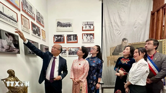 Phó Chủ tịch Quốc hội Nguyễn Thị Thanh thăm Không gian Hồ Chí Minh tại Pháp