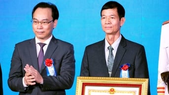 Trường 30 năm '0 đồng ngân sách' đón nhận Huân chương Lao động hạng nhì