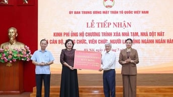 Ủy ban Trung ương MTTQ Việt Nam tiếp nhận kinh phí ủng hộ xóa nhà tạm, nhà dột nát