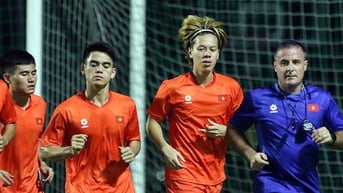 Kẹt xe ở Indonesia, U23 Việt Nam mất gần 50 phút đến sân tập cho quãng đường 5km