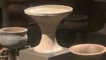 Diễn viên nào đang sở hữu một bảo vật quốc gia cùng kho tàng gốm từ thời dựng nước?