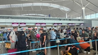 Mua tour trọn gói đi Úc, khách méo mặt vì chuyến bay bị delay… 2 ngày!