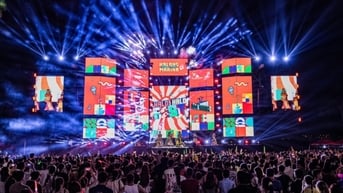 Hàng nghìn du khách “cháy” hết mình tại Đại nhạc hội bên vịnh biển