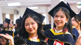 Đà Nẵng: Gần 3.000 sinh viên Trường Đại học Kinh tế tốt nghiệp được tiếp cận, trao cơ hội việc làm