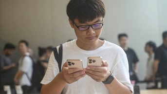 មូលហេតុដែល Apple និង Samsung មិនបង្កើនសមត្ថភាពថ្មស្មាតហ្វូន
