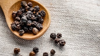 Giá tiêu hôm nay 15/7: Giá tiêu đồng loạt giảm 1.000 đồng/kg