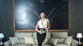 Vertu បើកដំណើរការ Quantum Flip តារាវៀតណាមសម្រុកចូលរួមអបអរសាទរ