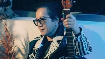 Danh ca Elvis Phương nghẹn ngào tiễn biệt em gái - ca sĩ Kiều Nga