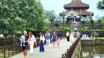 Lượng khách đến Huế tăng trưởng ổn định trong 6 tháng đầu năm