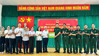 Đoàn đại biểu Quốc hội TP Hồ Chí Minh thăm cán bộ, chiến sĩ tại Côn Đảo