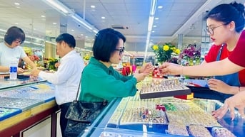 Giá vàng hôm nay 16/7/2025: Giá vàng trong nước và vàng thế giới cần động lực vượt mức 3.400 USD