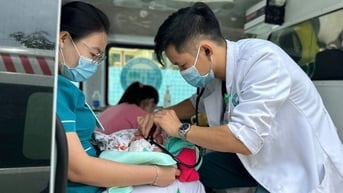 Vượt hơn 100km, cứu cháu bé người Lào sinh non ở khu vực biên giới