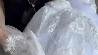 Khách chi 14 triệu đồng mua được váy "vải mùng", gây tranh cãi trên mạng