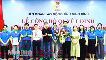 LĐLĐ tỉnh Ninh Bình công bố quyết định thành lập công đoàn cơ sở
