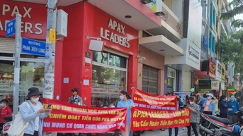 왜 부모가 Apax Leaders에 대해 제기한 불만 사항을 경제경찰서로 이관했나요?