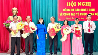 Xã Phù Mỹ Tây công bố quyết định về công tác tổ chức, cán bộ