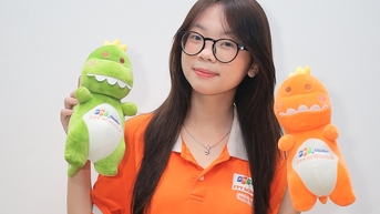 និស្សិតស្រី Can Tho ចាប់អារម្មណ៍ដោយទទួលបាន 9.75 ពិន្ទុផ្នែកអក្សរសាស្ត្រ