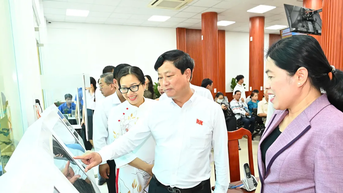 Chủ tịch HĐND TPHCM lưu ý giảm tối đa việc trả hồ sơ yêu cầu người dân bổ sung thông tin