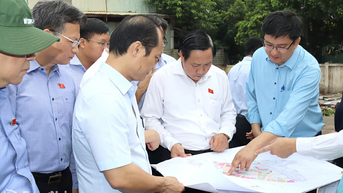 Đoàn Đại biểu Quốc hội tỉnh Đồng Nai dâng hương tại Bia ghi công Đại đội Lam Sơn và giám sát Khu công nghiệp Biên Hòa 1