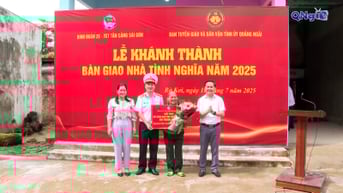 Thăm, tặng quà, hỗ trợ nhà tình nghĩa cho người có công cách mạng