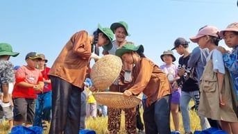 Bài 2 - Gieo văn hoá, gặt tương lai