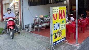 Quán bún bò Huế sửa bảng hiệu, đổi món: Vì sao giò chả bỗng 'biến mất'?