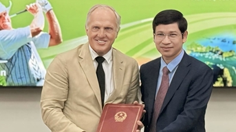កីឡាករវាយកូនហ្គោល Greg Norman ត្រូវបានតែងតាំងជាឯកអគ្គរដ្ឋទូតទេសចរណ៍វៀតណាមឡើងវិញ