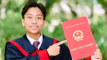 Nam sinh đạt điểm 10 tiếng Anh tốt nghiệp THPT: 'Không có con đường tắt'