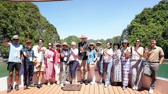 Khách quốc tế ấn tượng với di sản Cát Bà, trải nghiệm làm gốm Chu Đậu