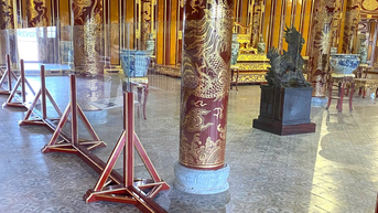 Lắp kính cường lực bên trong Điện Thái Hòa để bảo vệ ngai vàng triều Nguyễn