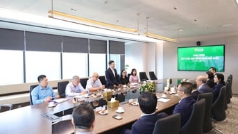 Giám đốc Ngân hàng Nhà nước Khu vực 2 đến thăm và làm việc tại Ngân hàng Phương Đông