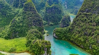 Tràng An mùa nước xanh như ngọc