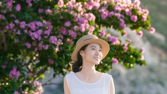Du khách mê mẩn với 'thảm hoa' bằng lăng nhuộm tím cánh rừng