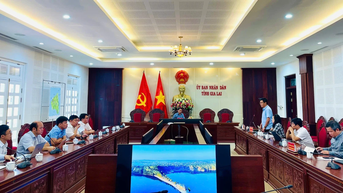 Chủ tịch UBND tỉnh Gia Lai Phạm Anh Tuấn nghe báo cáo về quy hoạch Khu du lịch Biển Hồ-Chư Đang Ya