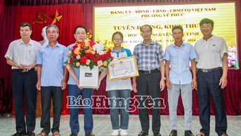 Vu Phuc Ward សរសើរ និងផ្តល់រង្វាន់ដល់ valedictorians នៃប្លុក A00
