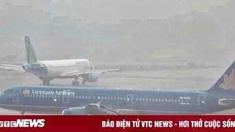 Sân bay Nội Bài 'tê liệt' vì mưa dông