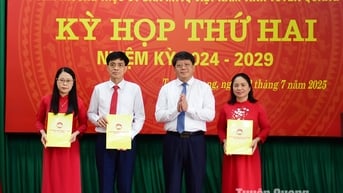 Mặt trận Tổ quốc Việt Nam tỉnh công bố các quyết định sau sáp nhập